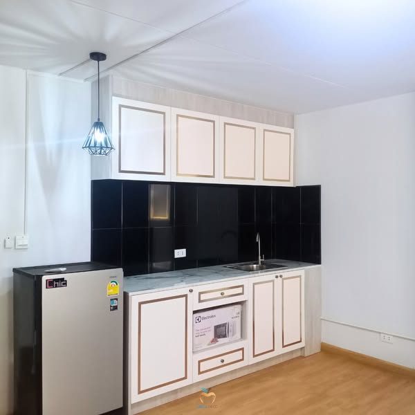 ผลงานการออกแบบและตกแต่งภายใน คอนโดหรูสไตล์โมเดิร์น ที่ Poppular Condo เมืองทองธานี โดย Mela Deco​